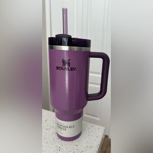 BRAND NEW Stanley 40 oz. Quencher H2.0 FlowState Tumbler; HAMMERTONE LILAC